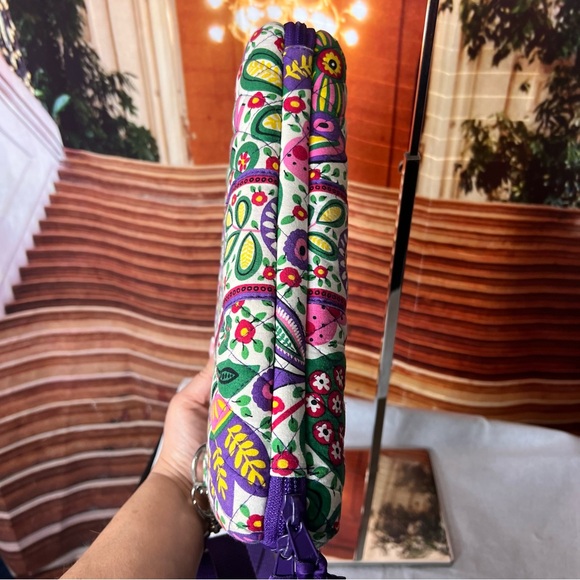 Vera Bradley 12” iPad Commuter Crossbody Bag in "Viva la Vera" Pattern excellent - Picture 7 of 8